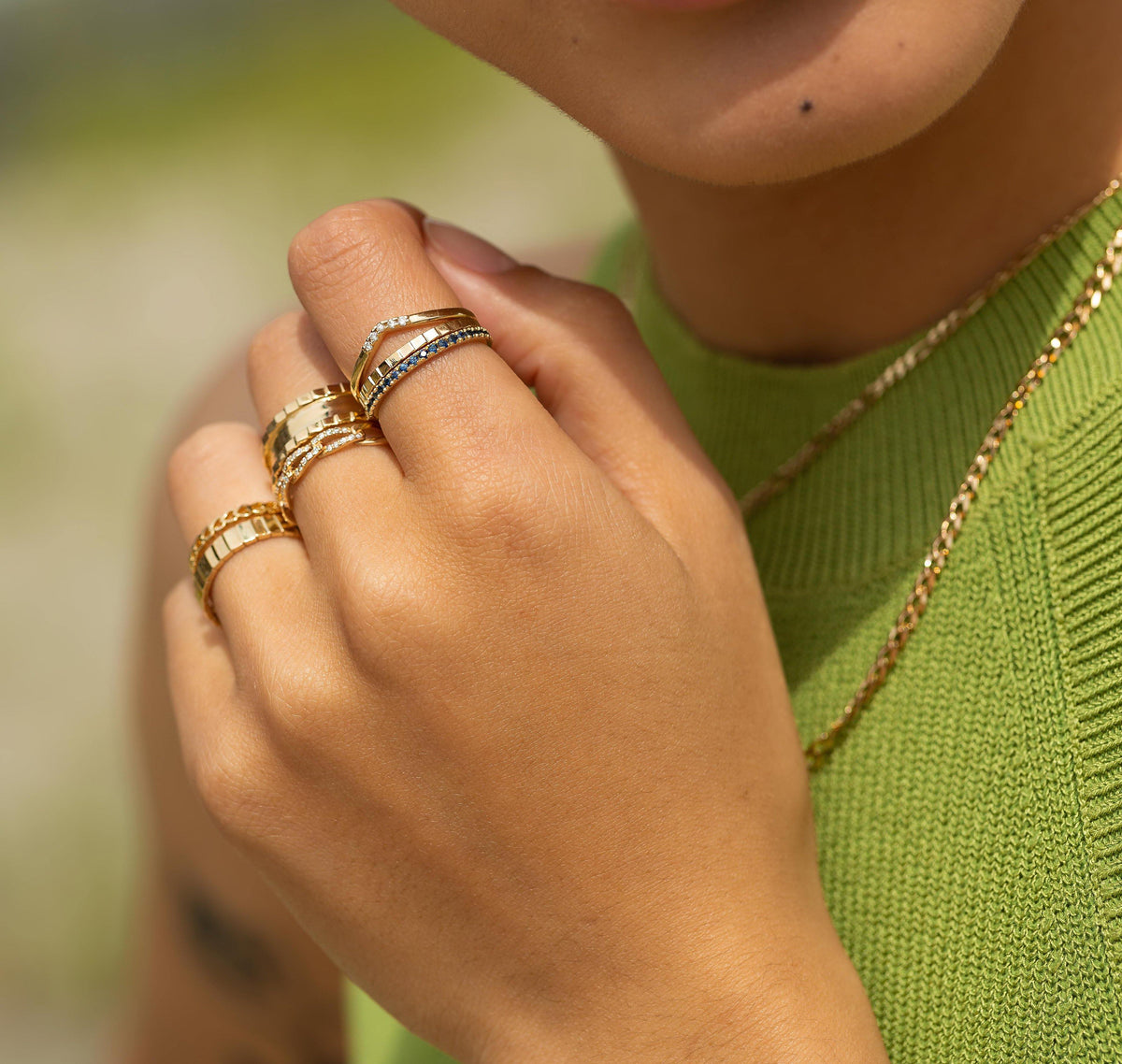 Jokabeth Jewelry Mini Infinity Ring – macro shot continuous infinity ridge